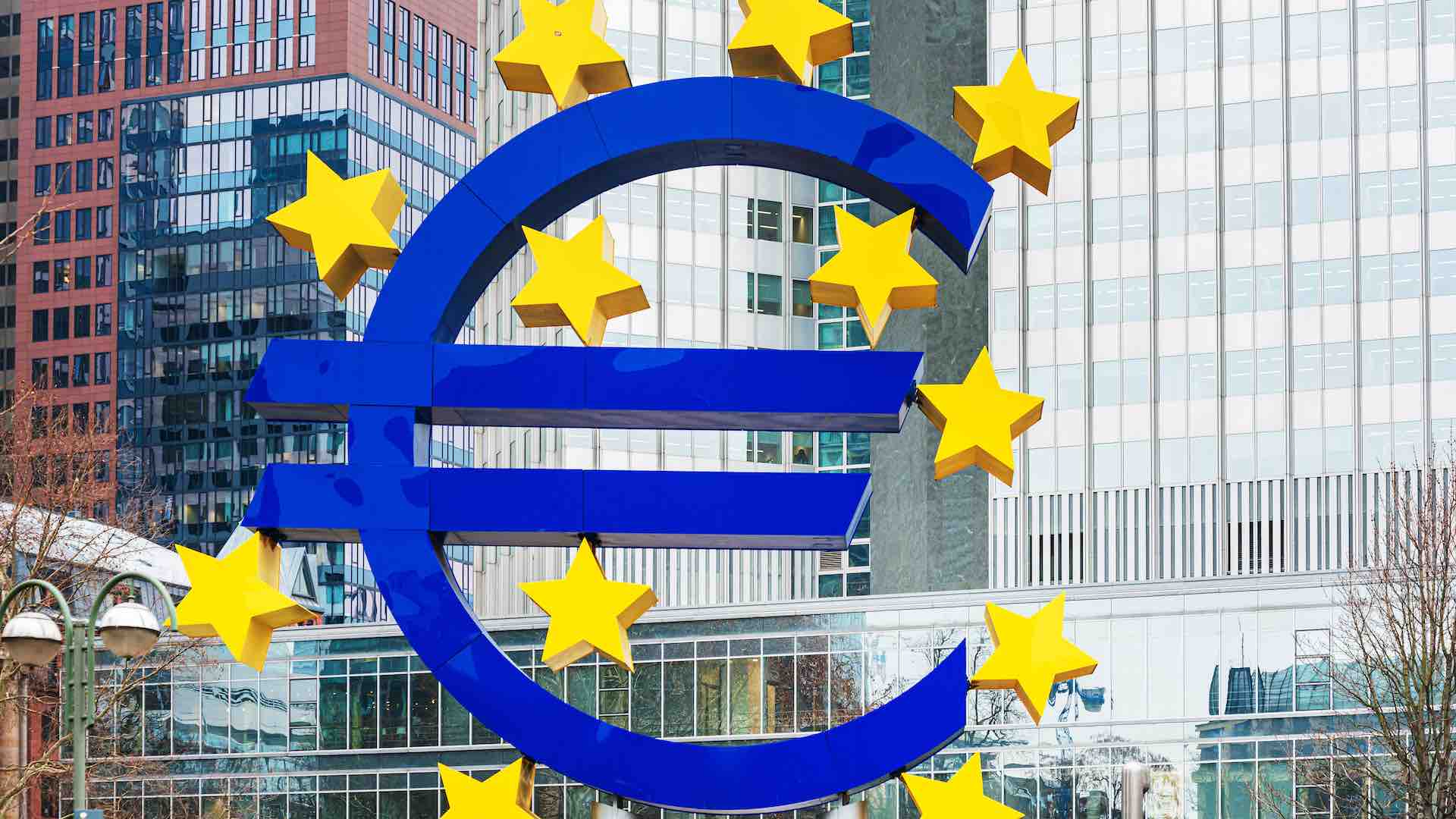 الأسواق الأوروبية تكافح وباركليز يرتفع 7 في المئة